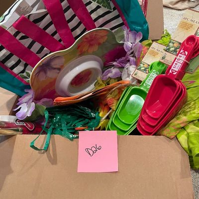 Sale Photo Thumbnail #454: Includes brushes & measuring cups