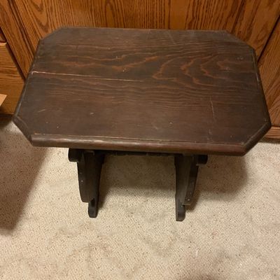 Sale Photo Thumbnail #539: Small table