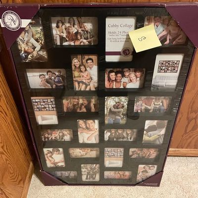 Sale Photo Thumbnail #460: Picture frame in plastic