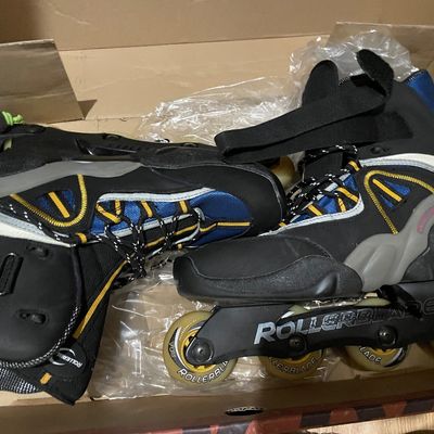 Sale Photo Thumbnail #543: Rollerblades & pads