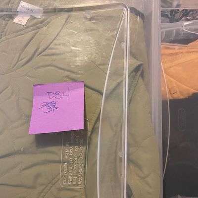 Sale Photo Thumbnail #305: 3x tops in totes