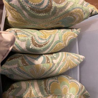 Sale Photo Thumbnail #313: Throw pillows