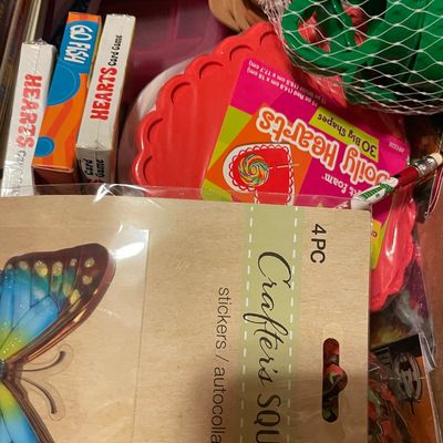 Sale Photo Thumbnail #494: Kids prizes