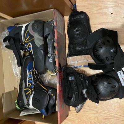 Sale Photo Thumbnail #544: Rollerblades & pads