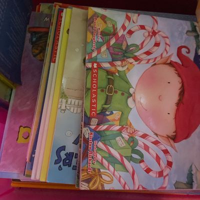 Sale Photo Thumbnail #181: Smaller pink tote with books
