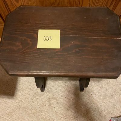 Sale Photo Thumbnail #542: Small table