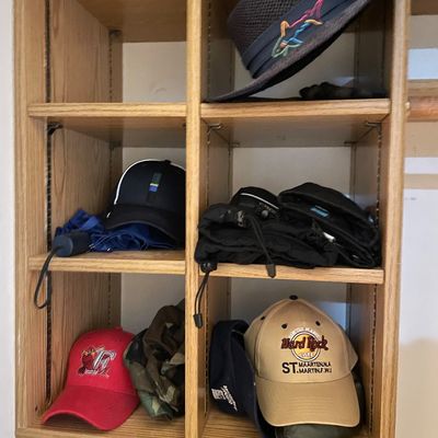 Sale Photo Thumbnail #273: Hats and mittens