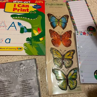 Sale Photo Thumbnail #495: Kids prizes