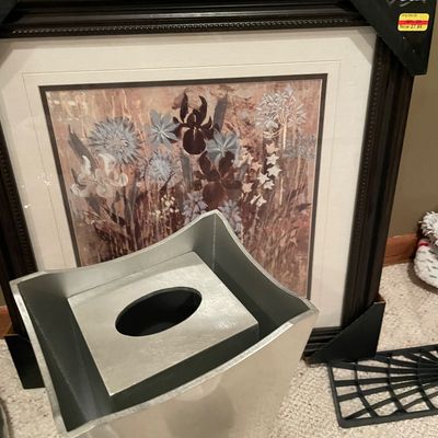 Sale Photo Thumbnail #394: New bathroom accessories and wall decor