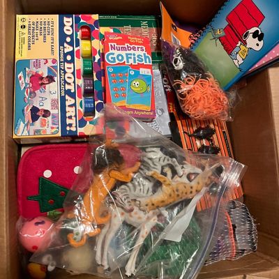 Sale Photo Thumbnail #493: Kids prizes