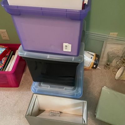 Sale Photo Thumbnail #197: File storage containers