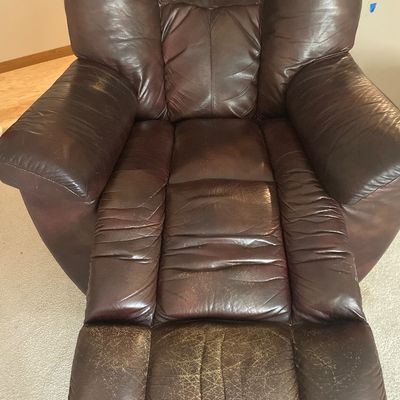 Sale Photo Thumbnail #40: Leather recliner