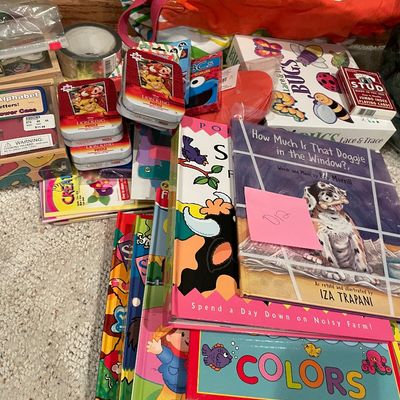 Sale Photo Thumbnail #400: Kids books and puzzles