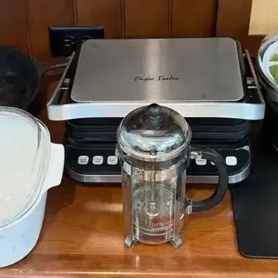 Sale Photo Thumbnail #54: Kitchen: Lodge Cast Iron, Panini Grill, 5L Corning Casserole, Salad Spinner & French Press