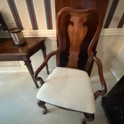 Queen Anne-style mahogany armchair featuring a vasiform splat back, cabriole front legs, and a cream pattern-upholstered seat cushion.