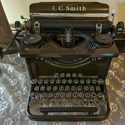 Sale Photo Thumbnail #8: Early 20th Century L.C. Smith desktop typewriter.