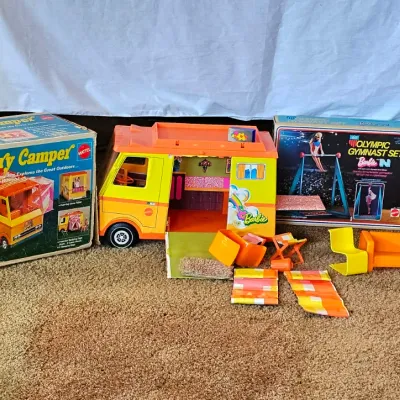 Sale Photo Thumbnail #18: Vintage Barbie accessories.