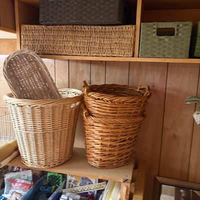 Sale Photo Thumbnail #15: Even more baskets! 