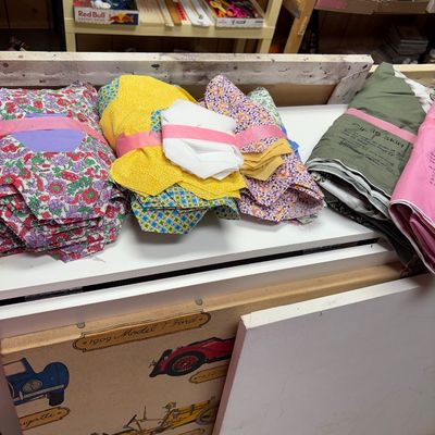 Sale Photo Thumbnail #24: Quilt Projects.