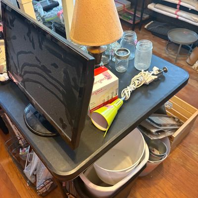 Sale Photo Thumbnail #104: Monitor + lights.