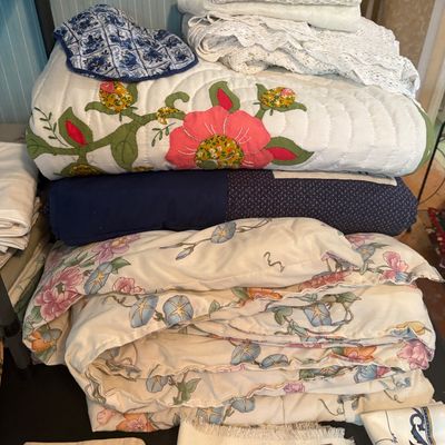 Sale Photo Thumbnail #49: Beautiful floral handmade quilt.