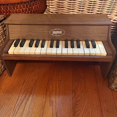 Sale Photo Thumbnail #8: Working kids piano.