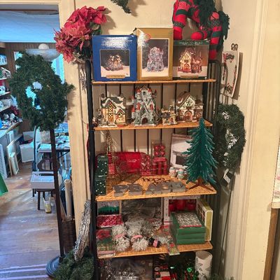 Sale Photo Thumbnail #63: Christmas decor.