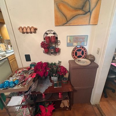 Sale Photo Thumbnail #64: Christmas decor.