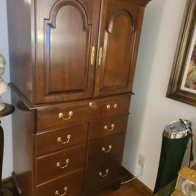 Sale Photo Thumbnail #47: Harden desk unit
