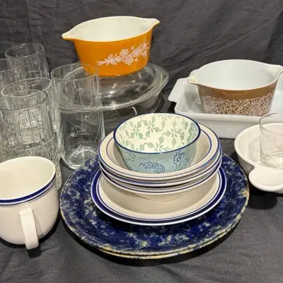 Pyrex & Other Kitchen Ítems