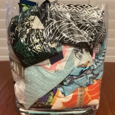 CCM009 Mystery Lot Of Scrap Fabric For Crafting 