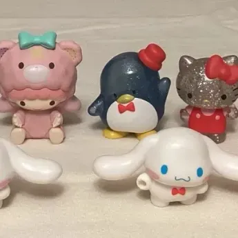 CCM028 Sanrio, Tokidoki & Disney Vinyl Figures