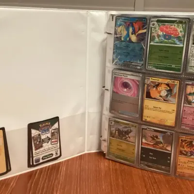 CCM018 Binder Full Of Over 700 Pokémon Trading Cards (A)