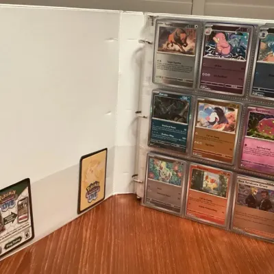 CCM019 Binder Full Of Over 600 Pokémon Trading Cards (B)