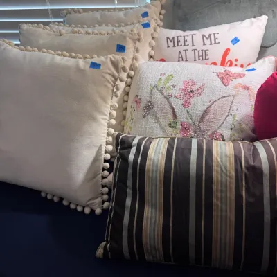 Sale Photo Thumbnail #160: Decorative Pillows