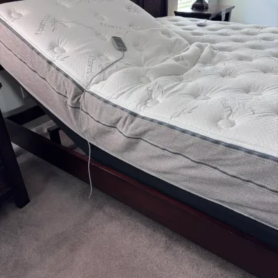 Sale Photo Thumbnail #329: King Size Leggett & Platt Adjustable Base with Sleep Number Split Top King Mattress