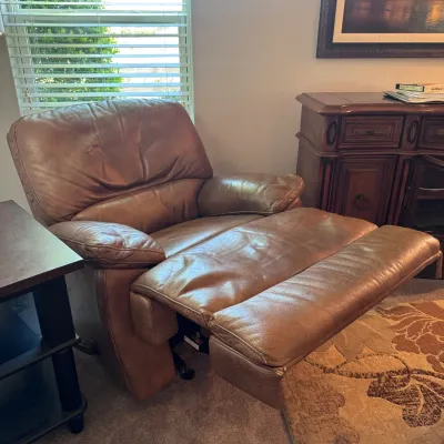 FlexSteel Manual Leather Recliner