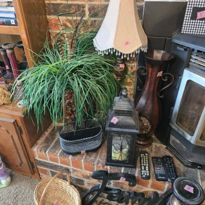 Sale Photo Thumbnail #3: Traditional elegant decor. 