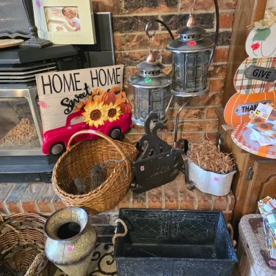 Sale Photo Thumbnail #41: Lanterns, Baskets, Flags