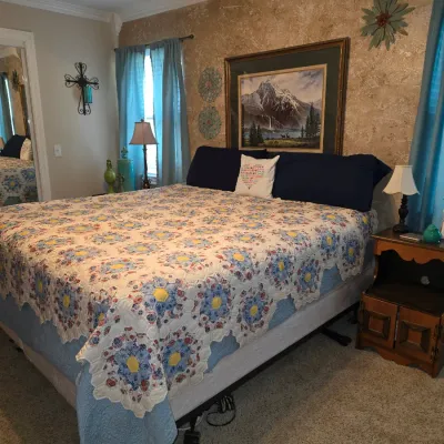 Sale Photo Thumbnail #62: King Quilt 