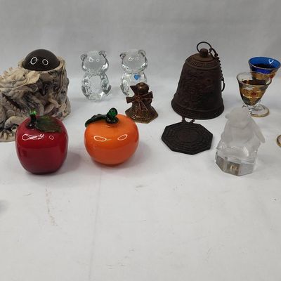 Sale Photo Thumbnail #421: Asian & European Objects & Glassware