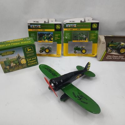 Sale Photo Thumbnail #442: John Deere Die-Cast Models & Shakers