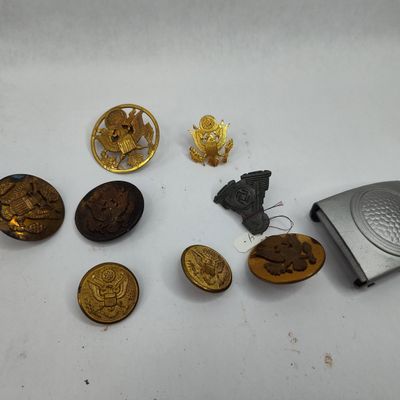 Sale Photo Thumbnail #54: US Military Buttons & Hardware Group