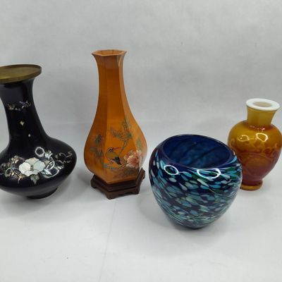 Sale Photo Thumbnail #159: Set of Vases & Art Glass