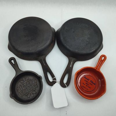Sale Photo Thumbnail #374: Set 4 Wagner & Lodge Iron Skillets
