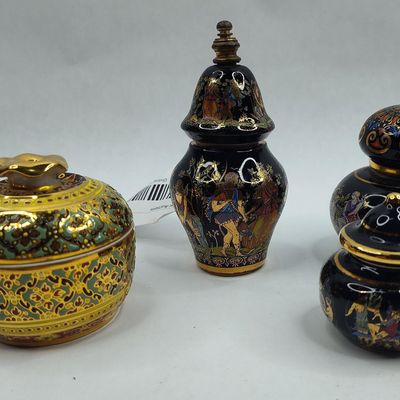 Sale Photo Thumbnail #132: Set Benjarong & Classical Porc. Vessels