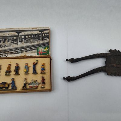 Sale Photo Thumbnail #347: Marklin HO Figures & Metal Nut Cutter