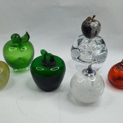 Sale Photo Thumbnail #211: Set Art Glass & Stone Apple Objects