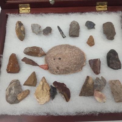 Sale Photo Thumbnail #75: Lithic Artifacts & Points, Wood Case