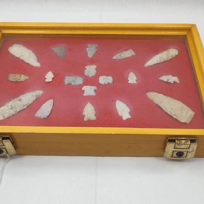 Sale Photo Thumbnail #71: Lithic Projectile Point & Scraper Set